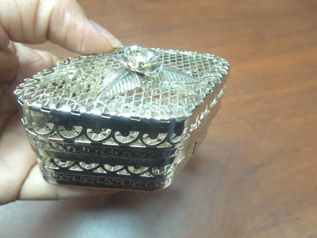 r251 Vintage Rose Diamond Shaped Metal Trinket Jewelry Box Filigree Silver Tone Mesh