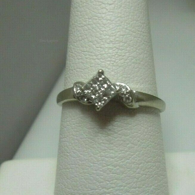 q660 Beautiful 10kt White Gold Diamond .12 cts Ring Size 8.5(USA)