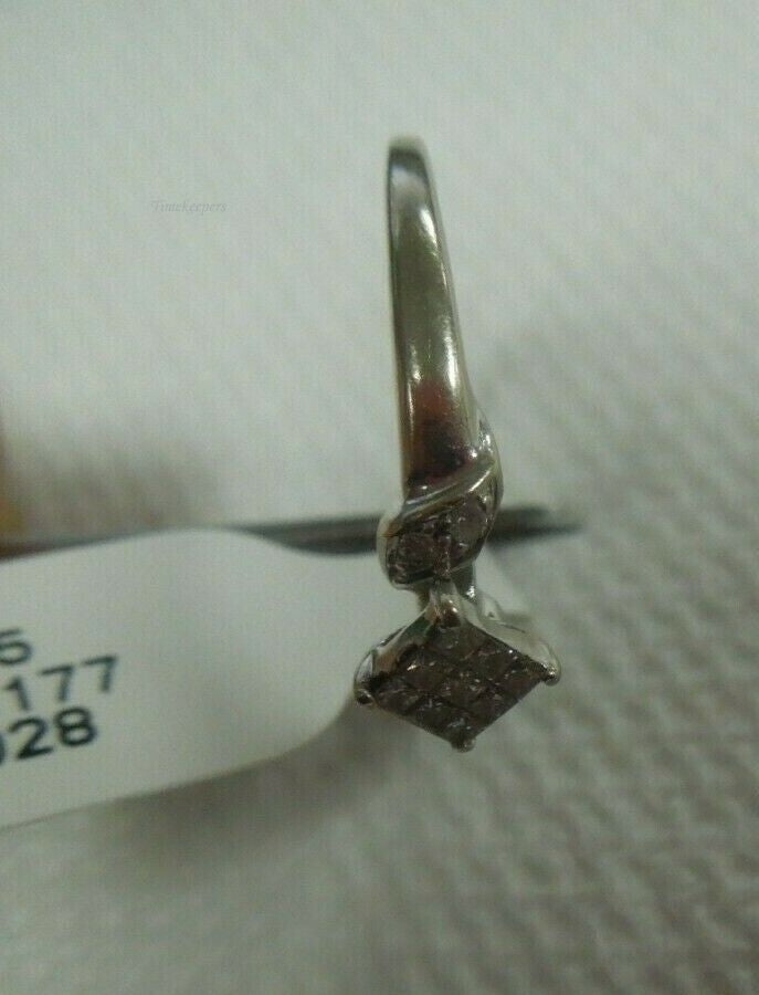 q660 Beautiful 10kt White Gold Diamond .12 cts Ring Size 8.5(USA)