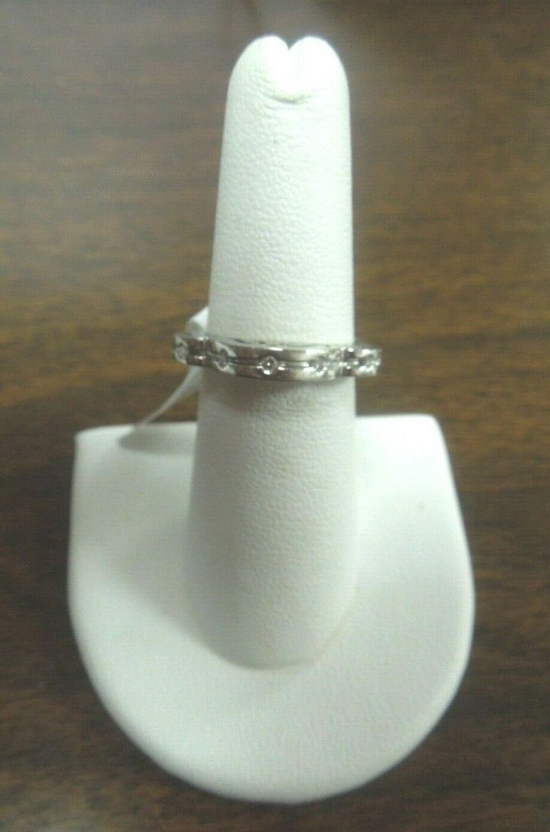 q667 Beautiful 14kt White Gold Diamond .05 cts Ring Size 7(USA)