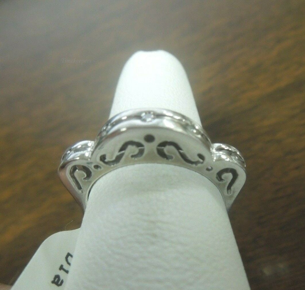 q667 Beautiful 14kt White Gold Diamond .05 cts Ring Size 7(USA)