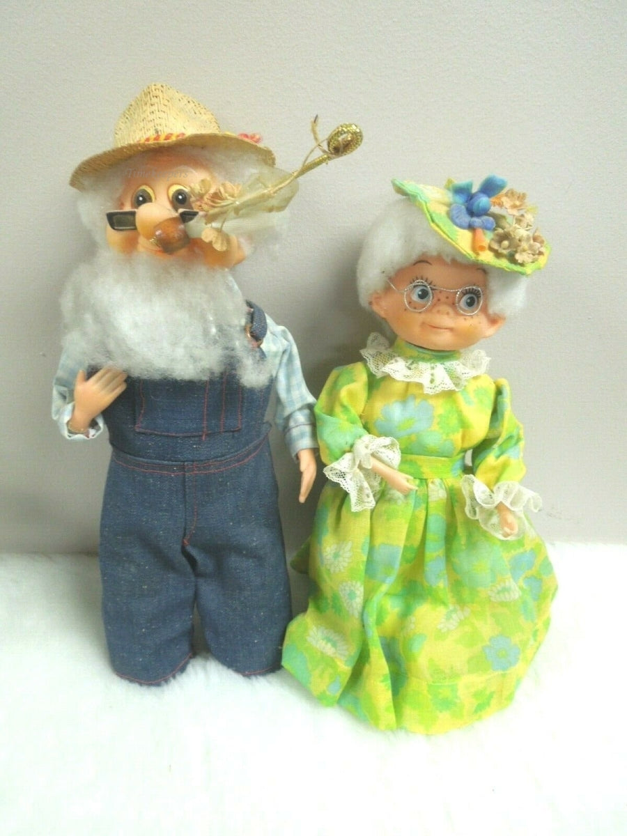 q858 Vintage Farmer and Wife Figurines Collectibles Couples