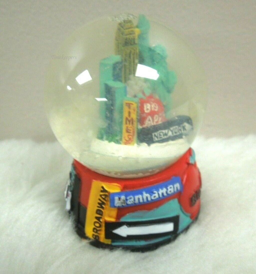 q876 New York City Broadway Manhattan Snow Globe | NYC Souvenir Figurine