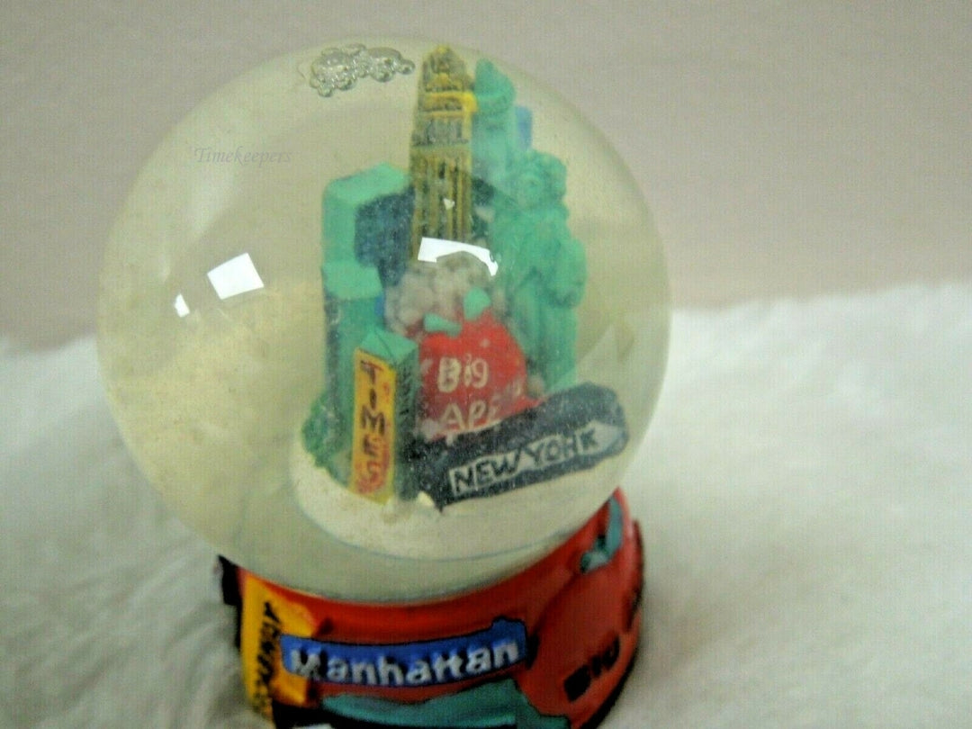 q876 New York City Broadway Manhattan Snow Globe | NYC Souvenir Figurine