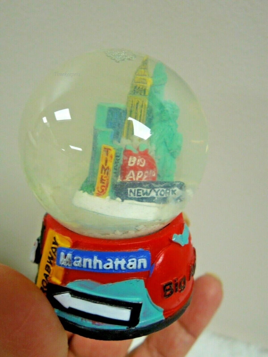 q876 New York City Broadway Manhattan Snow Globe | NYC Souvenir Figurine