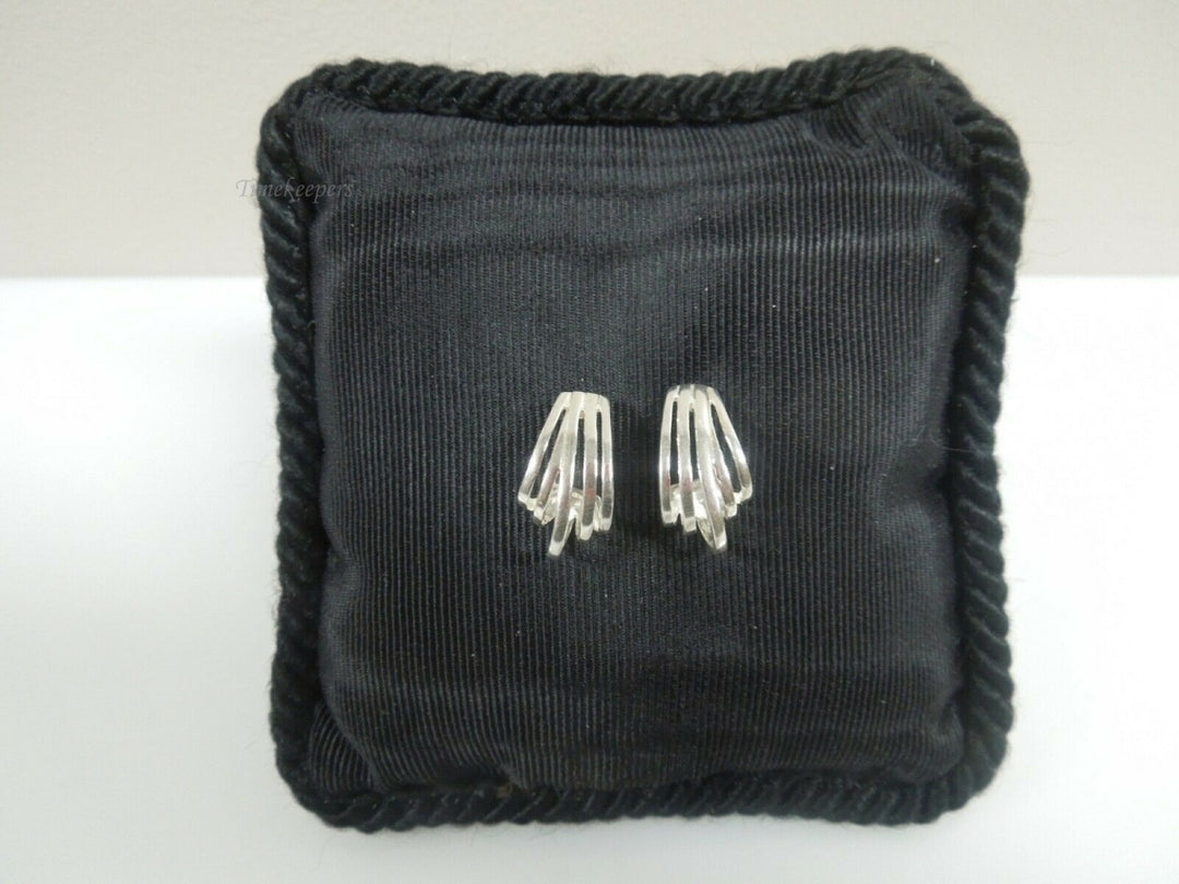 r029 Beautiful Sterling Silver 925 Earrings Signed 2.8 g