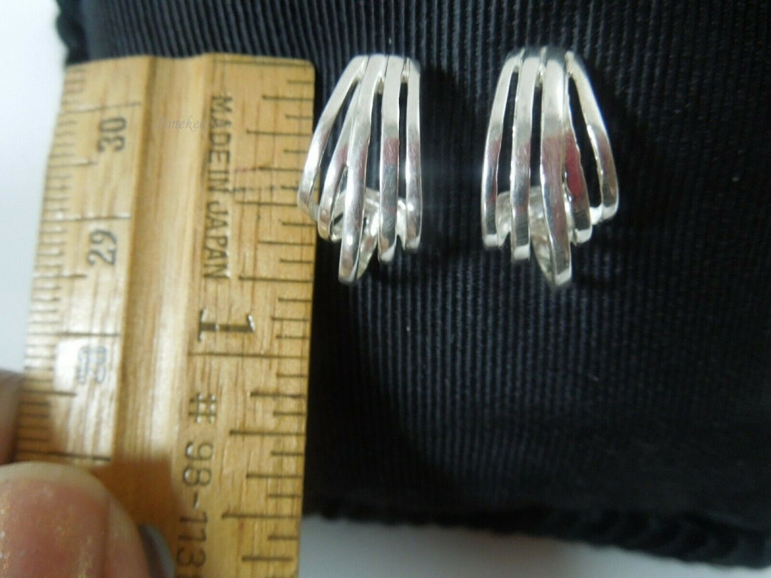 r029 Beautiful Sterling Silver 925 Earrings Signed 2.8 g