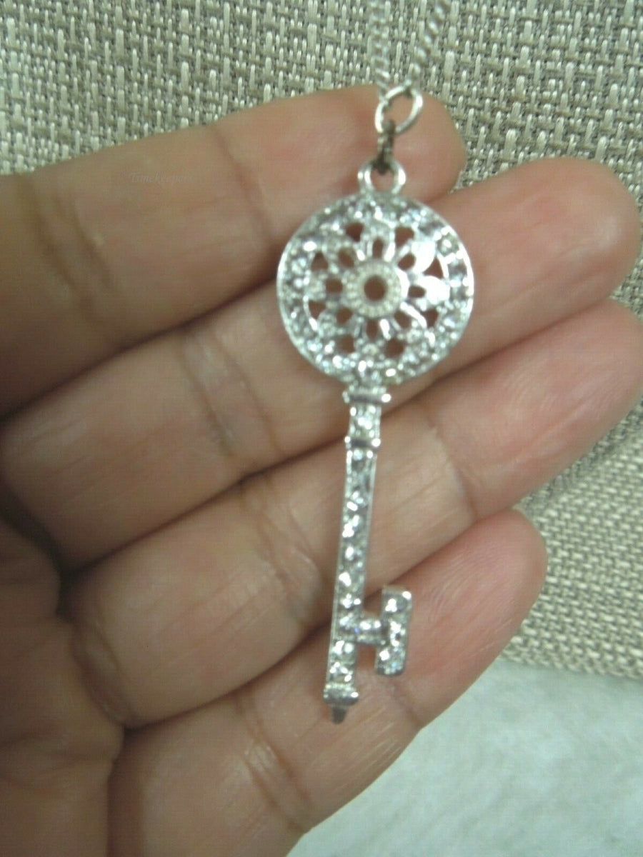 r039 Beautiful Stunning Silver Tone Long Key Pendant Chain Necklace 32"