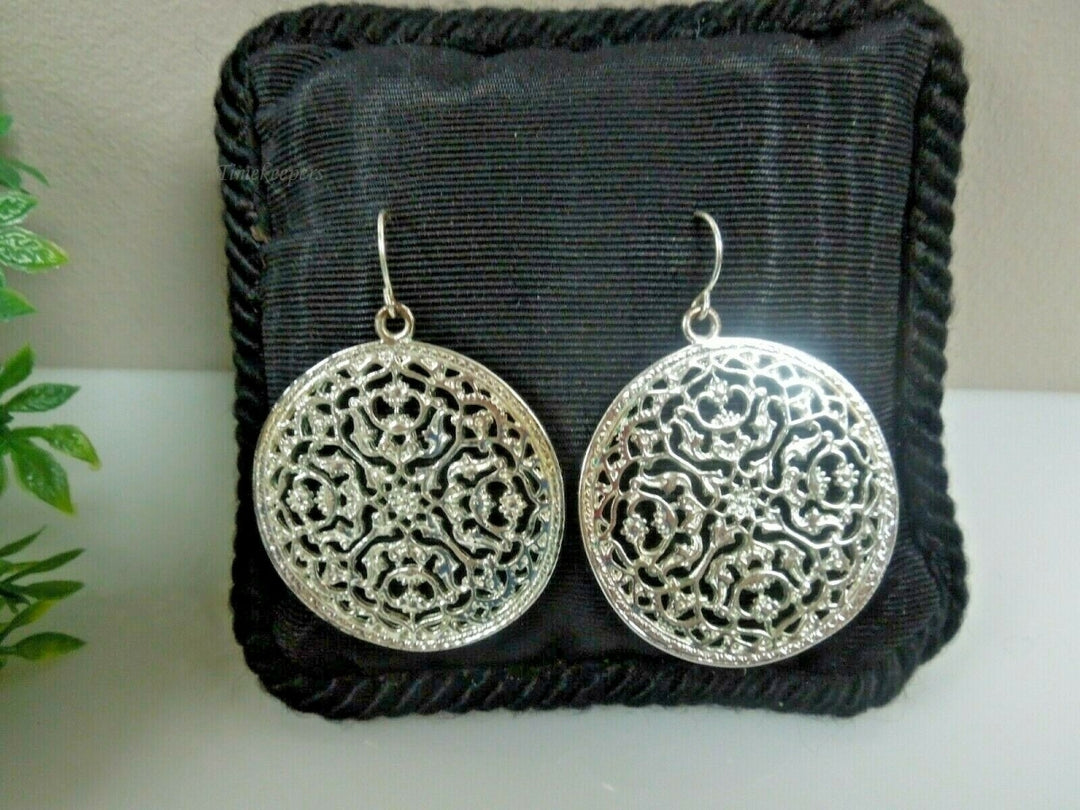 r068 Vintage Beautiful Womens Silvertone Dangle and Drop Earrings Filigree