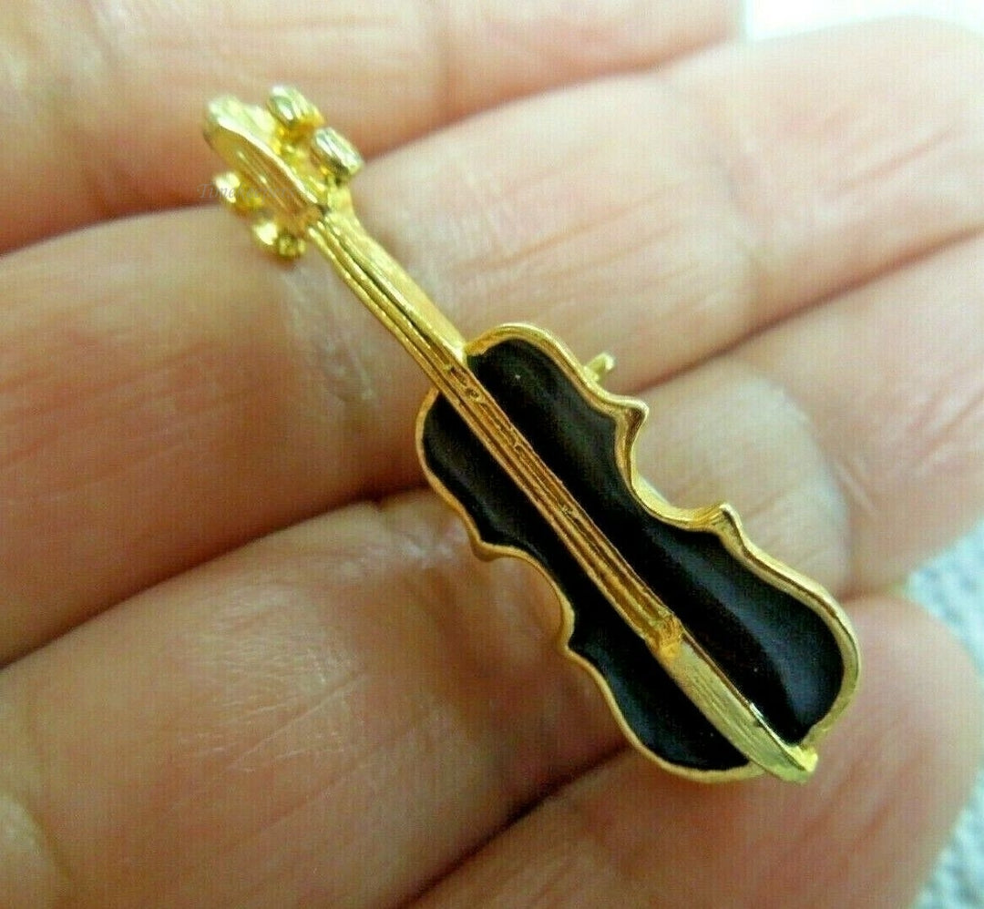 r075 Gold Tone Black Enamel Guitar Pin Brooch Charm