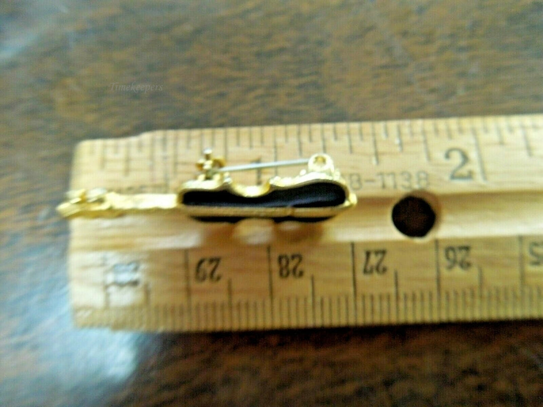 r075 Gold Tone Black Enamel Guitar Pin Brooch Charm