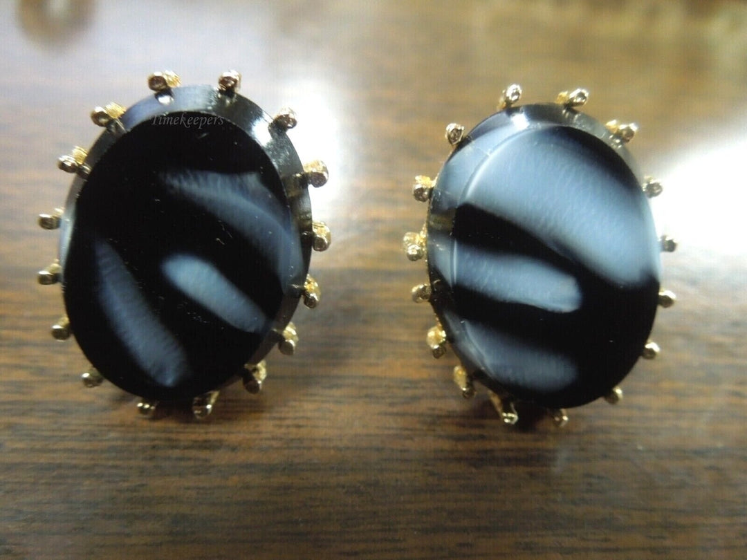 r368 Vintage Cufflinks Black Oval Gold tone Men's Jewelry