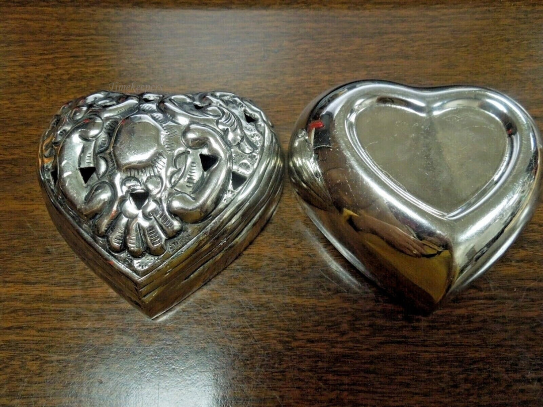 r683 Vintage Heart Shaped Metal Silvertone Ornate Trinket Box with Lid 