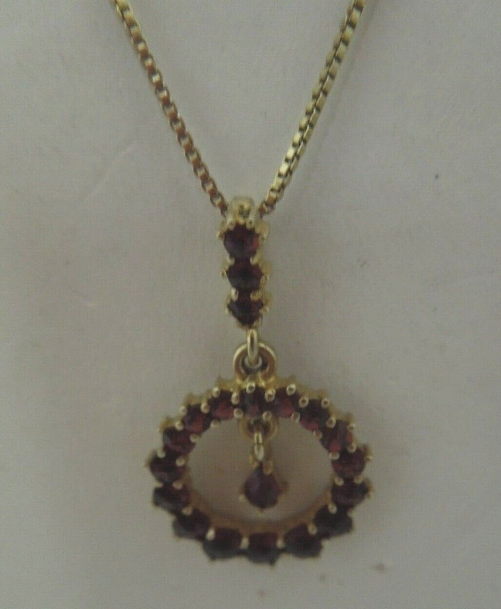 r732 Sterling Silver 925 Gold Tone Graduated Garnet Pendant Necklace Signed 18"