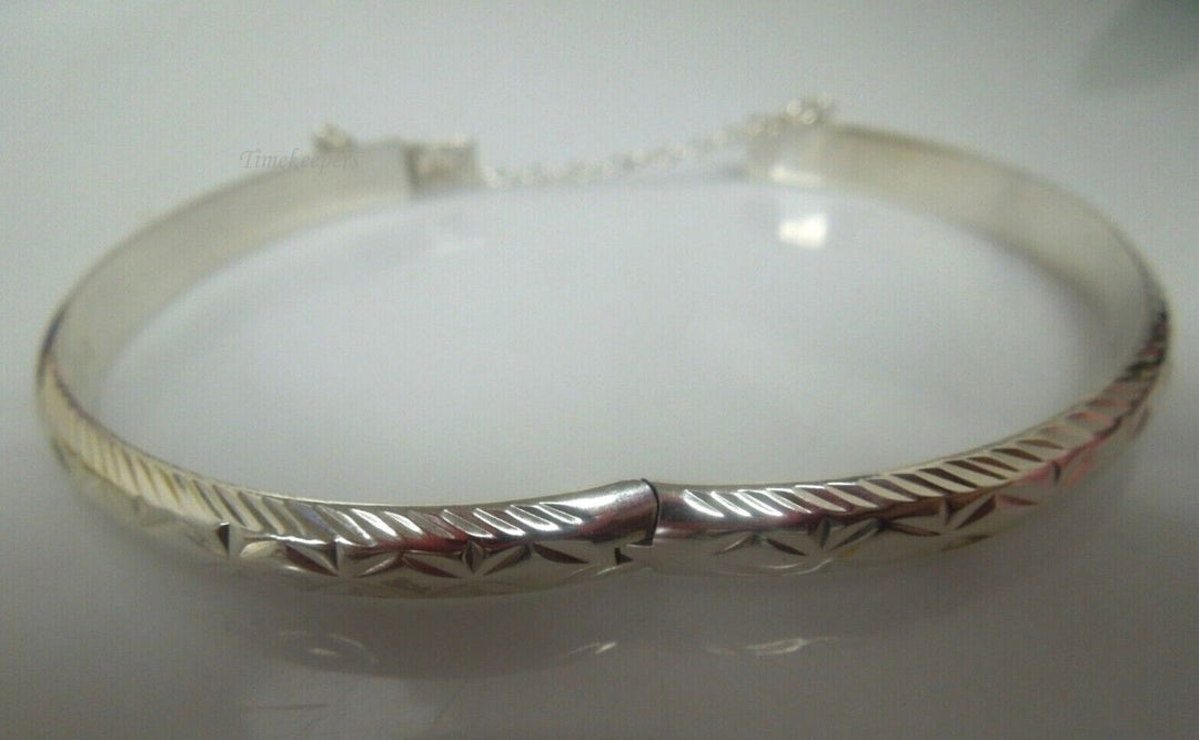 r810 Beautiful Vintage Sterling Silver Etched Bangle Bracelet 7"