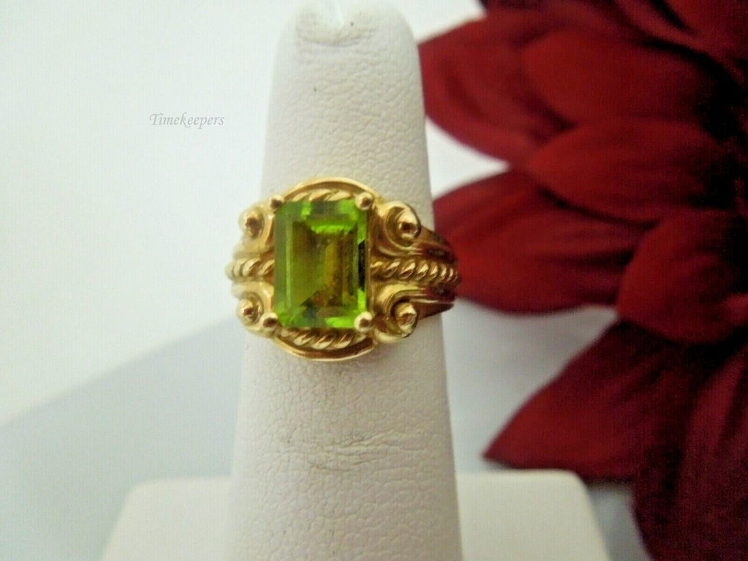 r846 Beautiful 10kt Yellow Gold Green Stone Ring Size 4.75(USA) Signed 3.8g