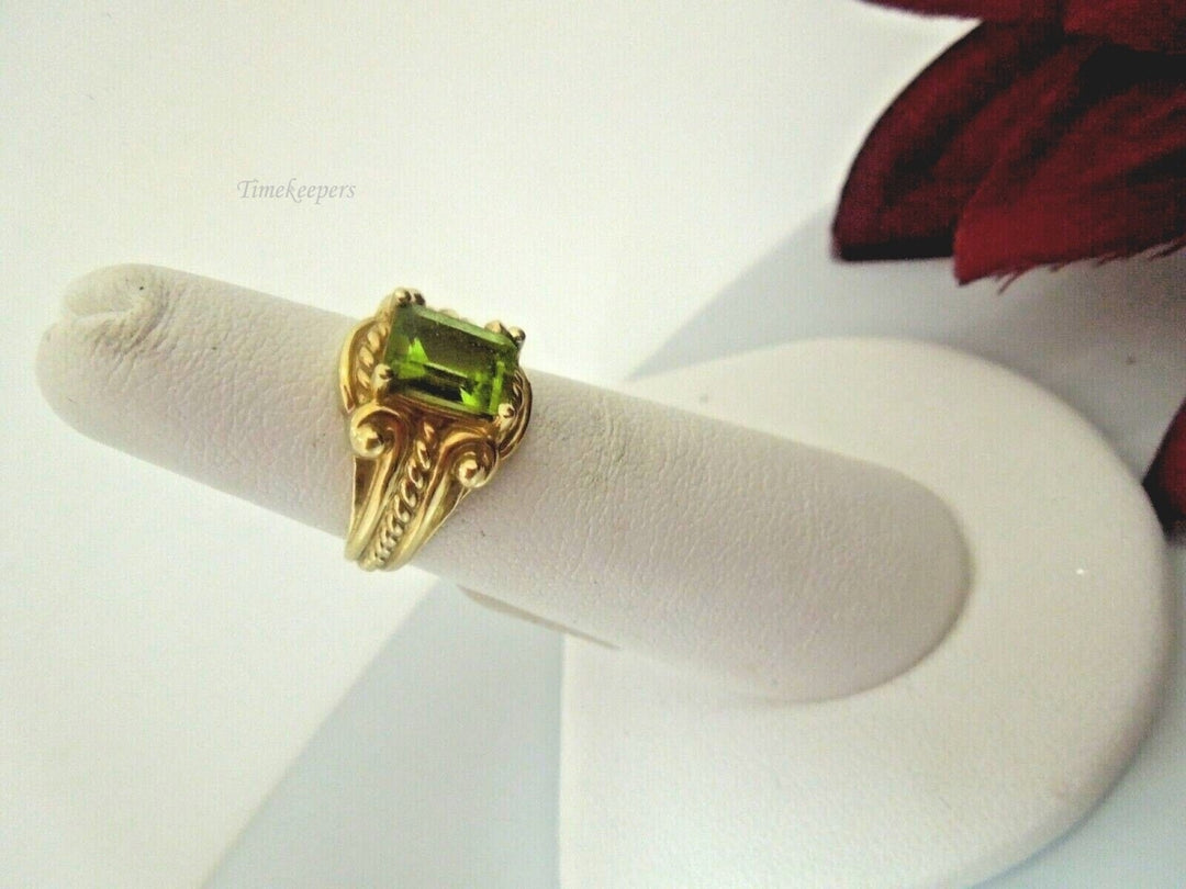 r846 Beautiful 10kt Yellow Gold Green Stone Ring Size 4.75(USA) Signed 3.8g