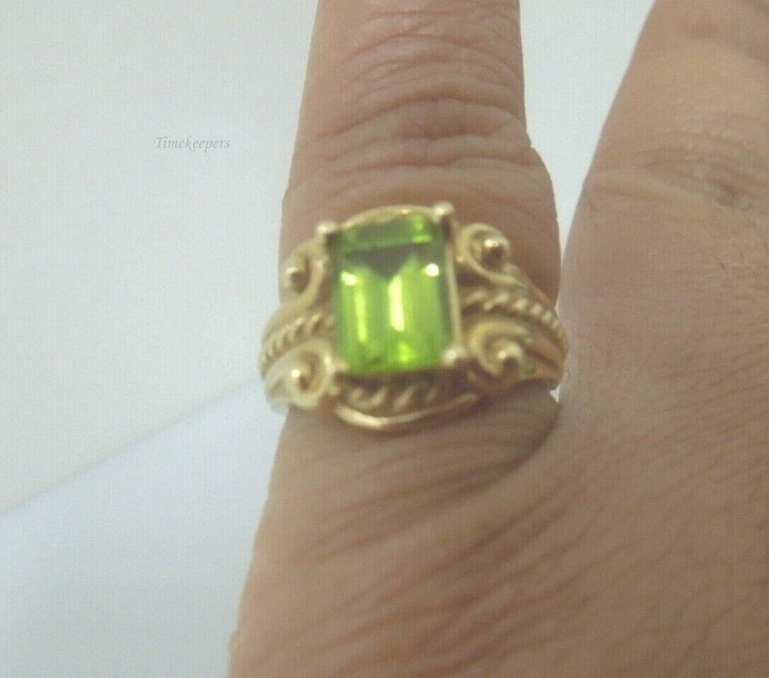 r846 Beautiful 10kt Yellow Gold Green Stone Ring Size 4.75(USA) Signed 3.8g