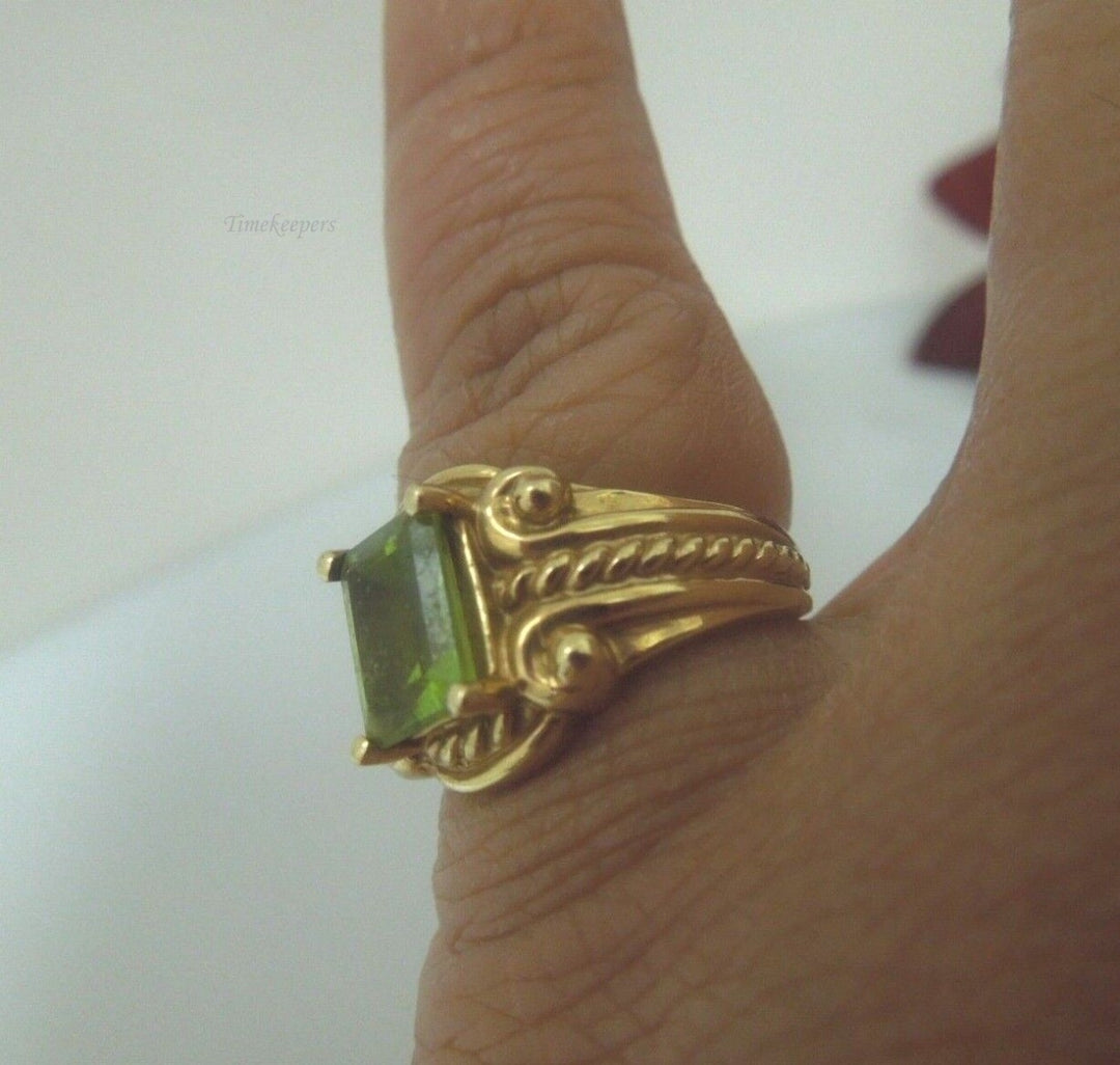 r846 Beautiful 10kt Yellow Gold Green Stone Ring Size 4.75(USA) Signed 3.8g