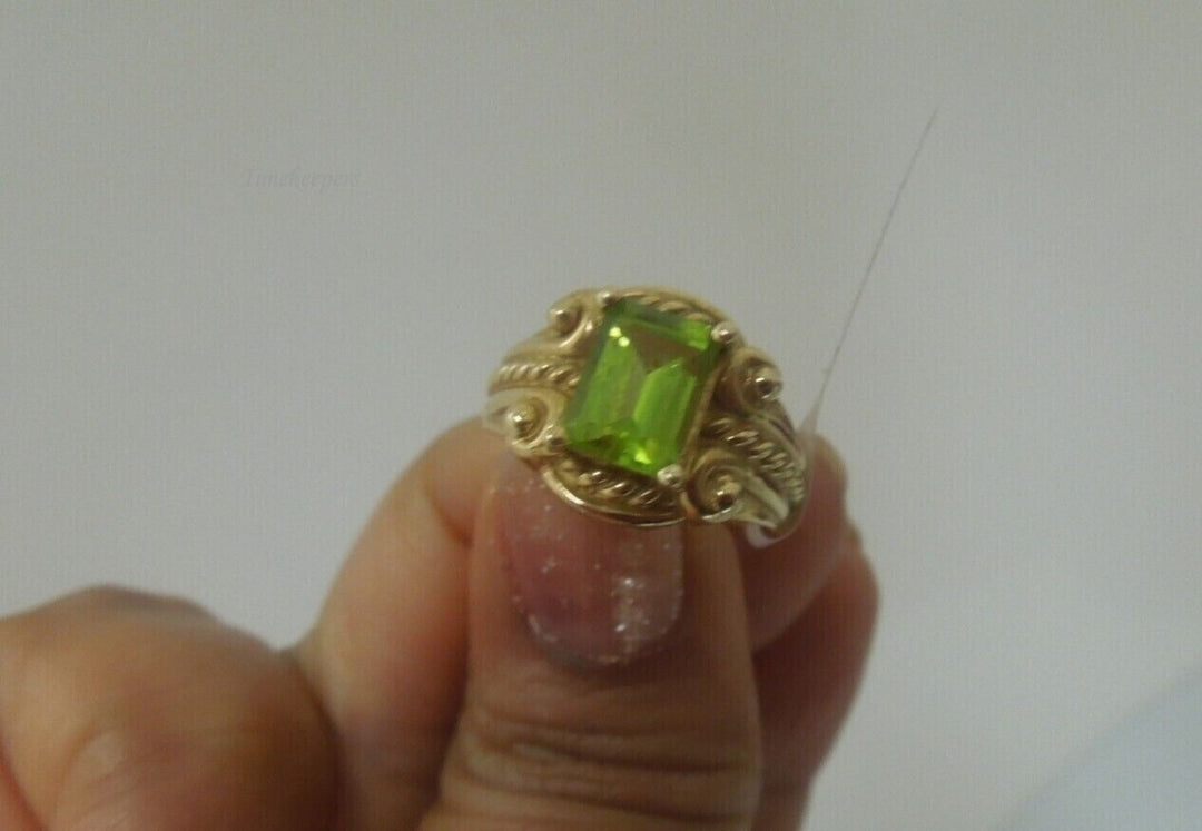 r846 Beautiful 10kt Yellow Gold Green Stone Ring Size 4.75(USA) Signed 3.8g