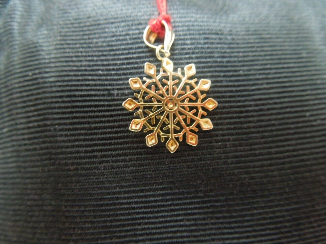 r967 10kt White Yellow Gold Snowflake Pendant Signed 