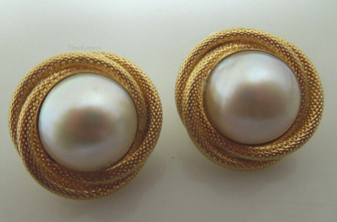 s062 Vintage  Pearl Clip Earrings Circa 1970s-80s 14kt yellow Gold Mesh Pearl Earrings