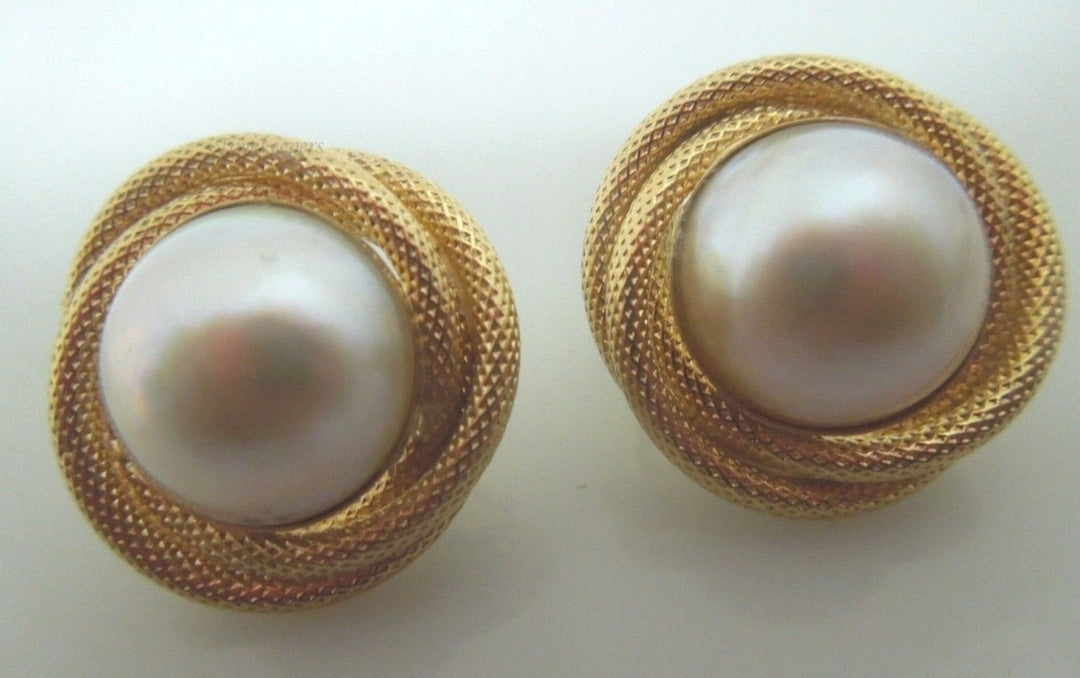 s062 Vintage  Pearl Clip Earrings Circa 1970s-80s 14kt yellow Gold Mesh Pearl Earrings