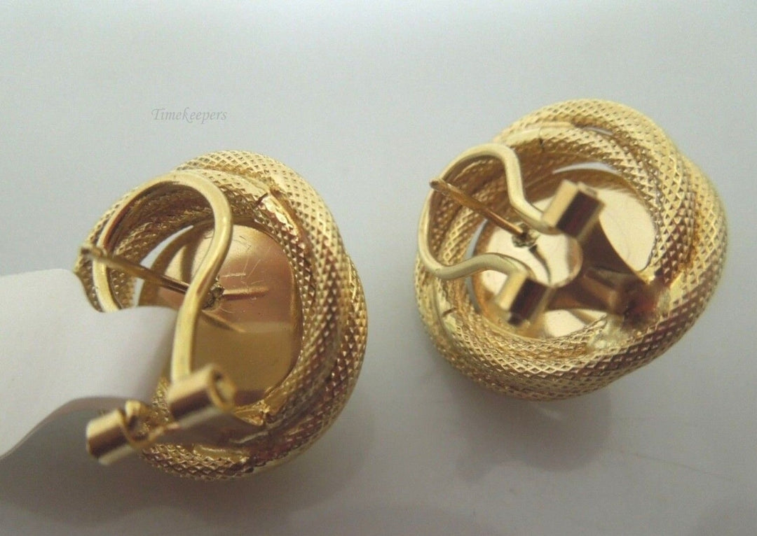 s062 Vintage  Pearl Clip Earrings Circa 1970s-80s 14kt yellow Gold Mesh Pearl Earrings