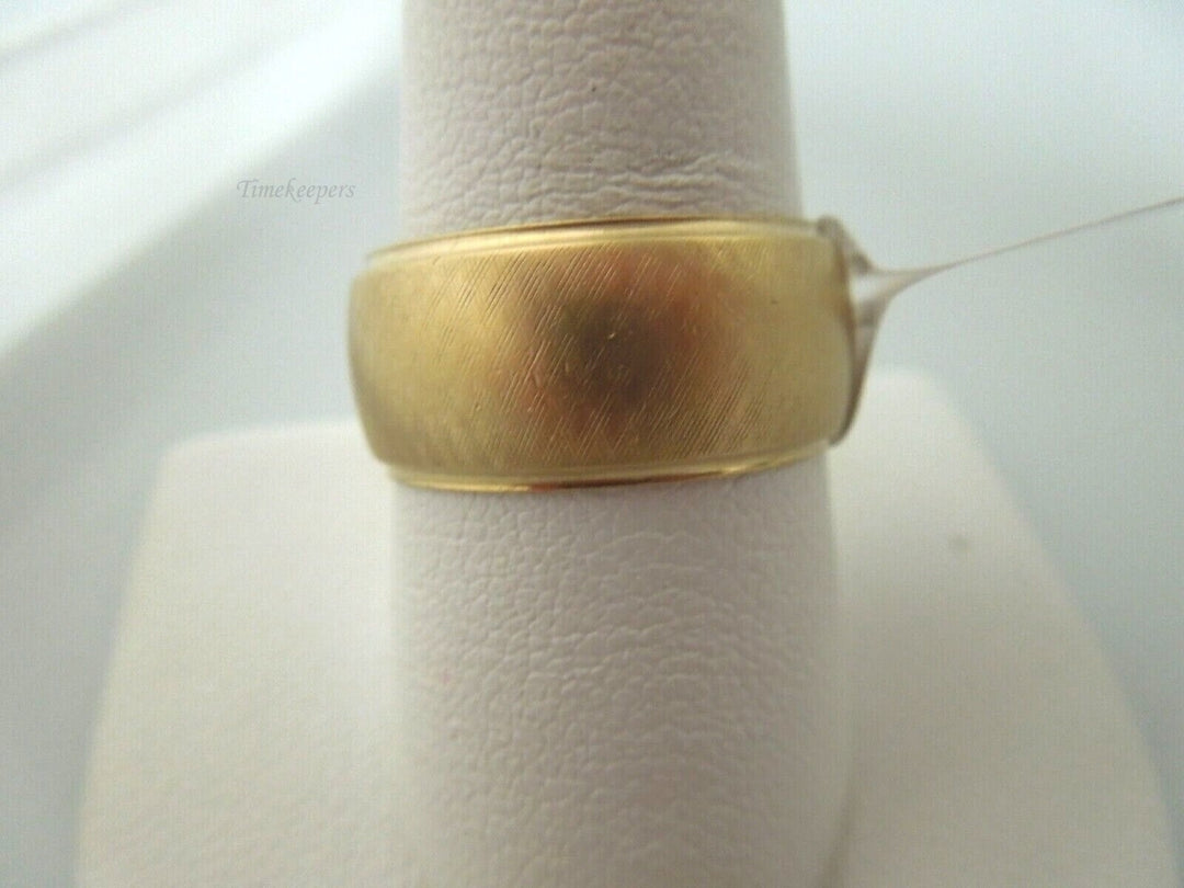 r485 (14kt) Yellow Gold Wedding Band Ring Size 10(USA) 9.71mm Signed