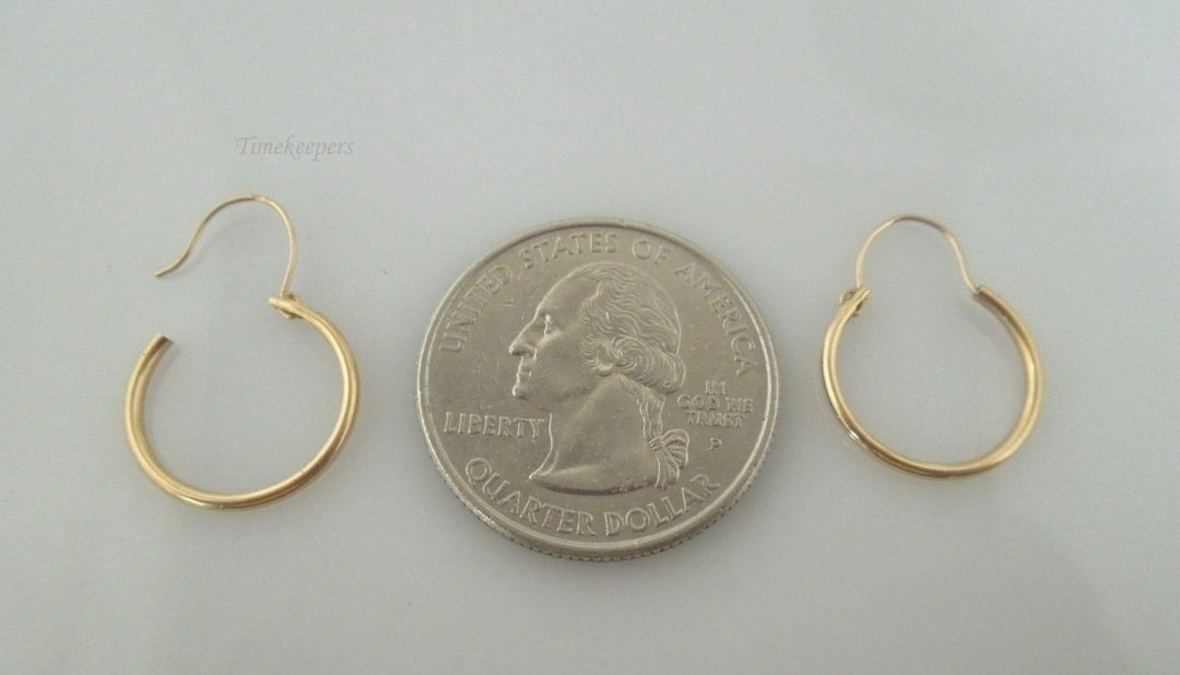 r551 14kt Yellow Gold Small Hoop Earrings Signed