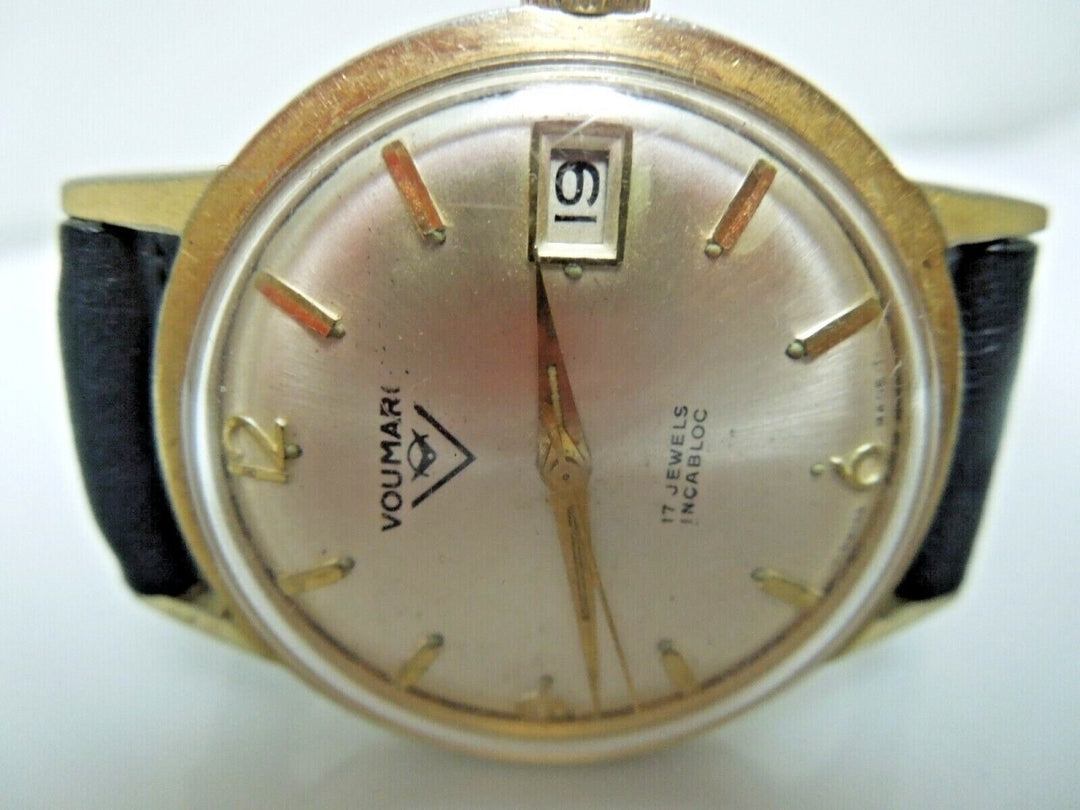 s232 Vintage VOUMARD 17 Jewels INCABLOC Men's Watch Swiss Made