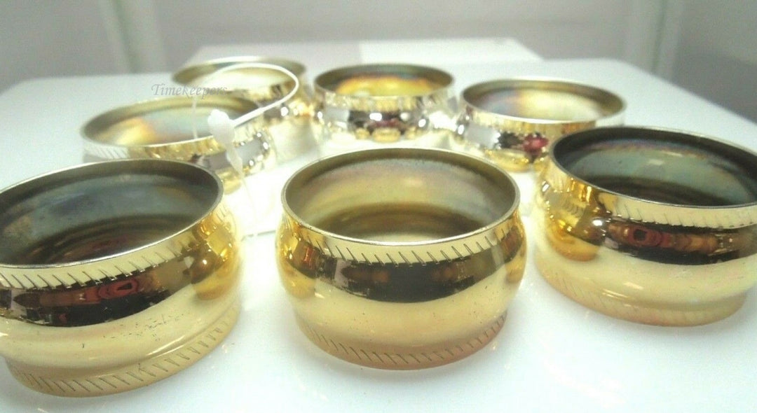 q528 Set of 7 Stainless Steel Napkin Holder Ring ( 4 Rings in Silver Tone and 3 Rings in Gold Tone)