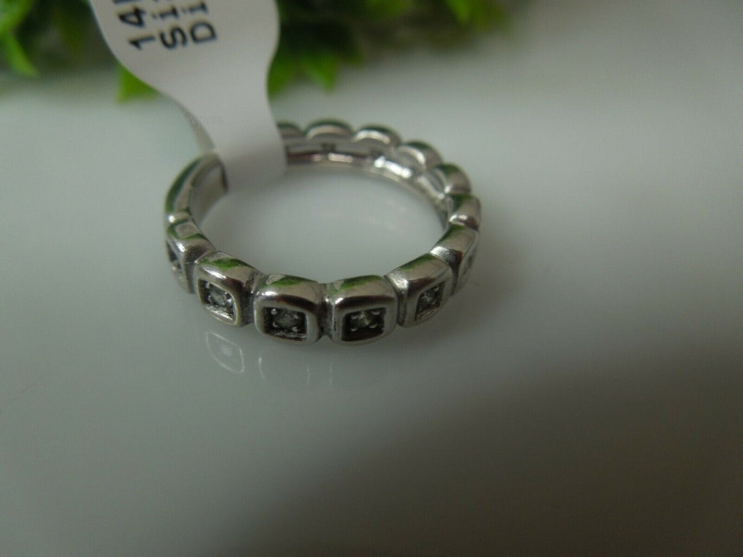 q622 14kt White Gold Diamond .13 cts Ring Size 5.5(USA)