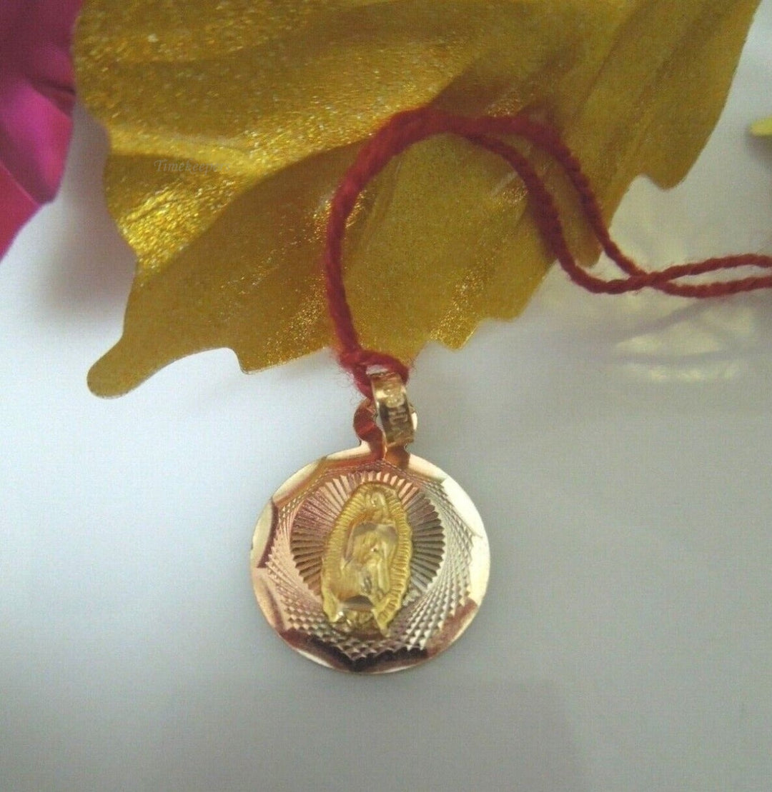 r739 10kt White Rose Yellow Gold Mary Religious Round Pendant Signed 1g