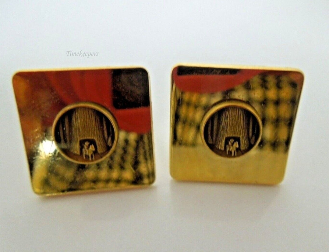 r977 Vintage  Gold tone Square Cufflinks 