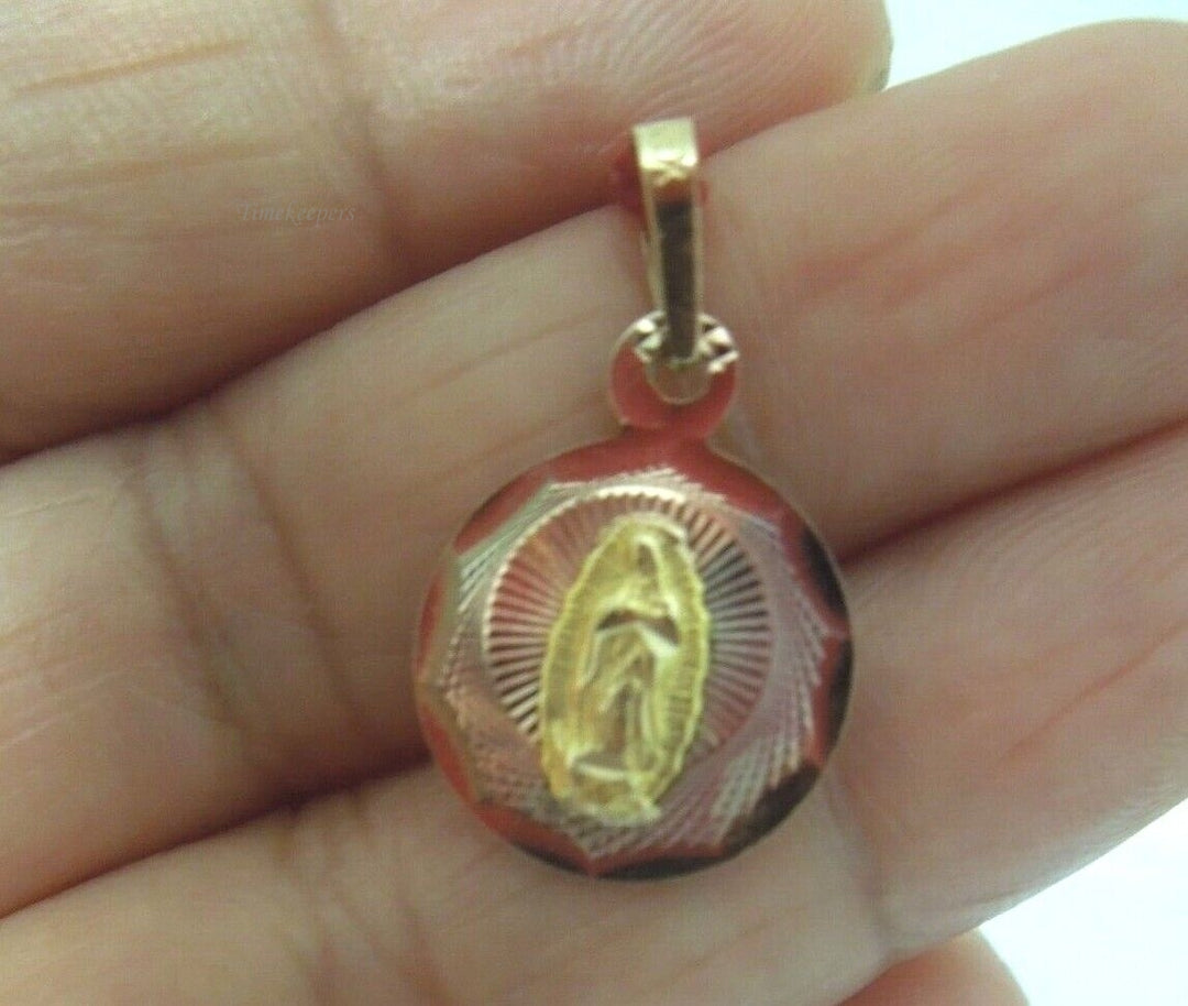 r739 10kt White Rose Yellow Gold Mary Religious Round Pendant Signed 1g