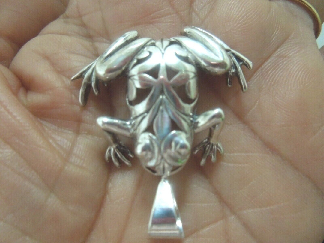 r817 Vintage Jezlaine Sterling Silver Frog Pendant