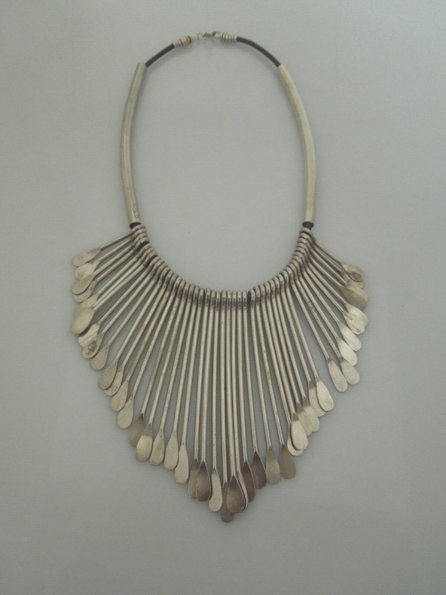 r707 Native American Sterling Silver Graduated Spike Necklace