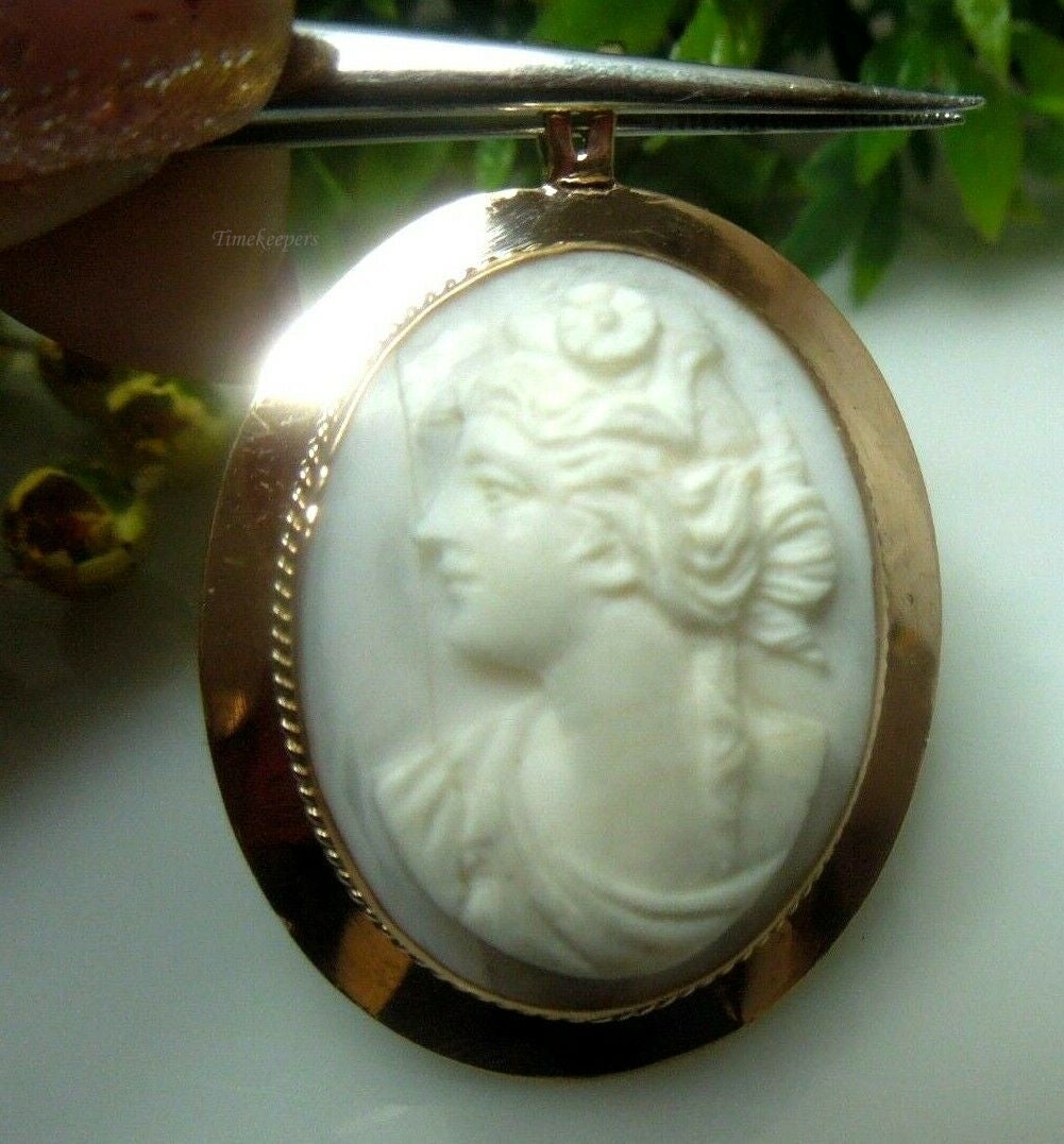 q530 Vintage Ladies 10kt Yellow Gold Cameo Pendant Charm