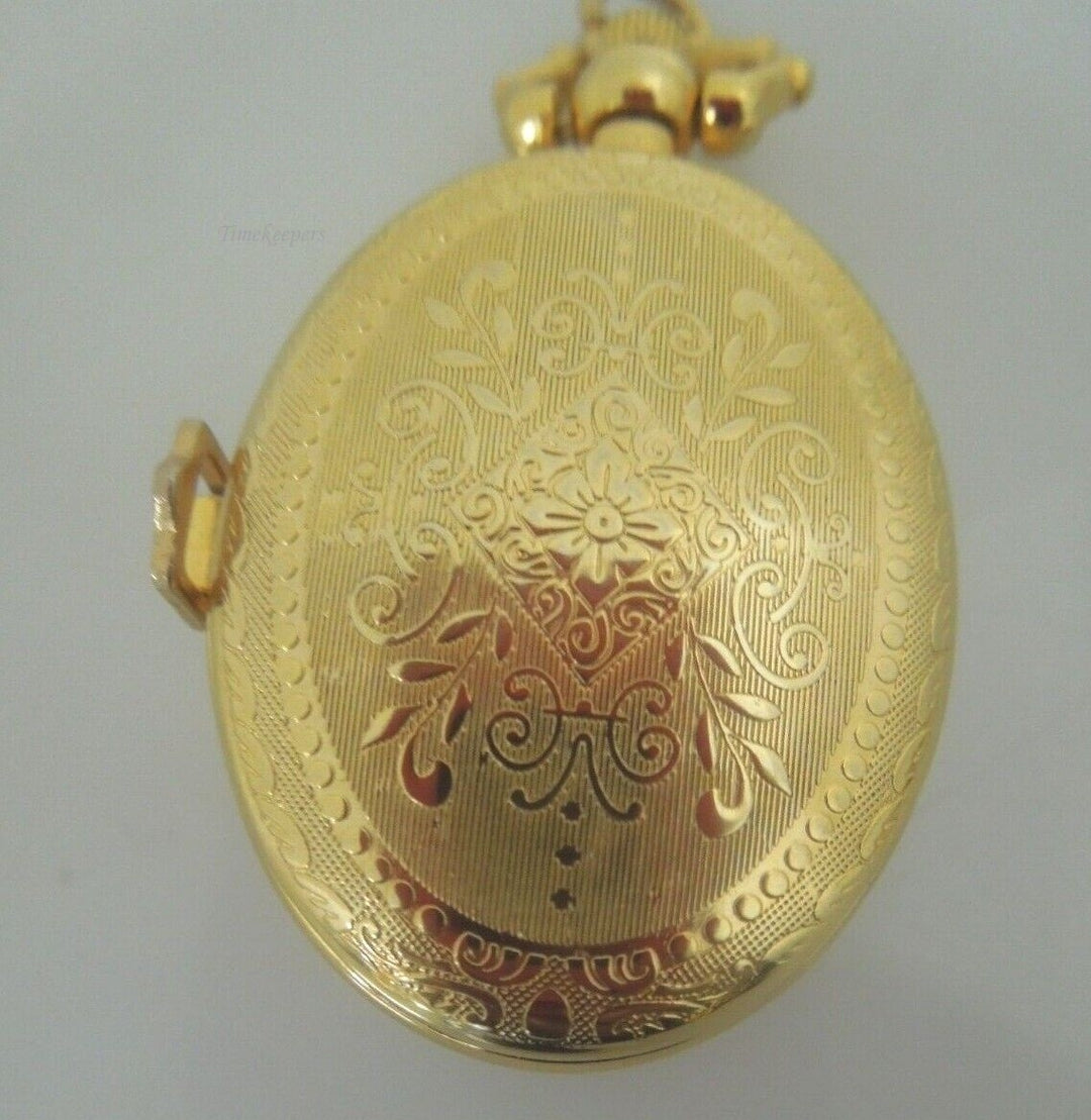 r867 Vintage Oval Etched Quartz Clock Gold tone Pendant Rare