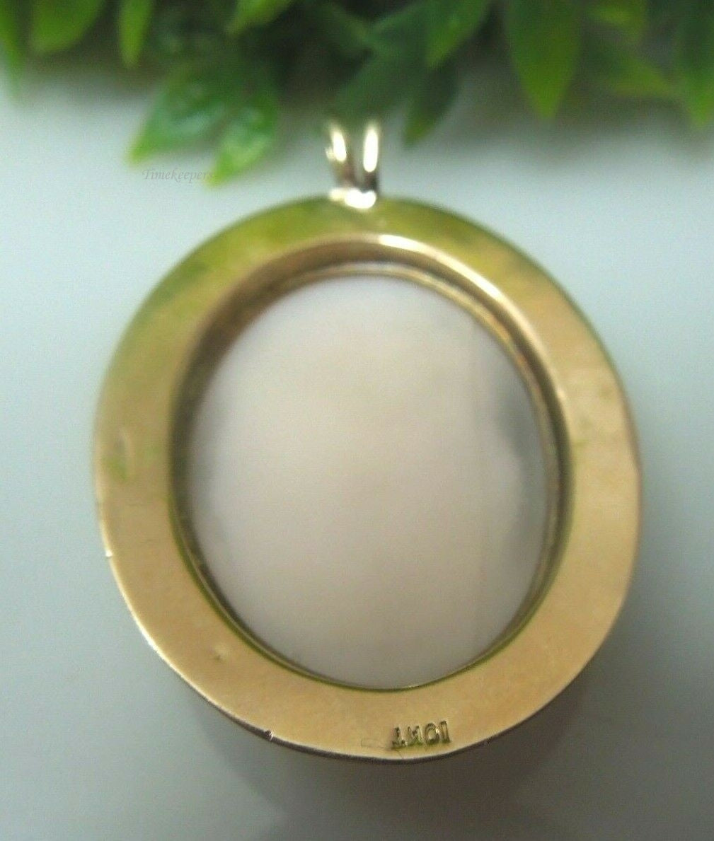 q530 Vintage Ladies 10kt Yellow Gold Cameo Pendant Charm