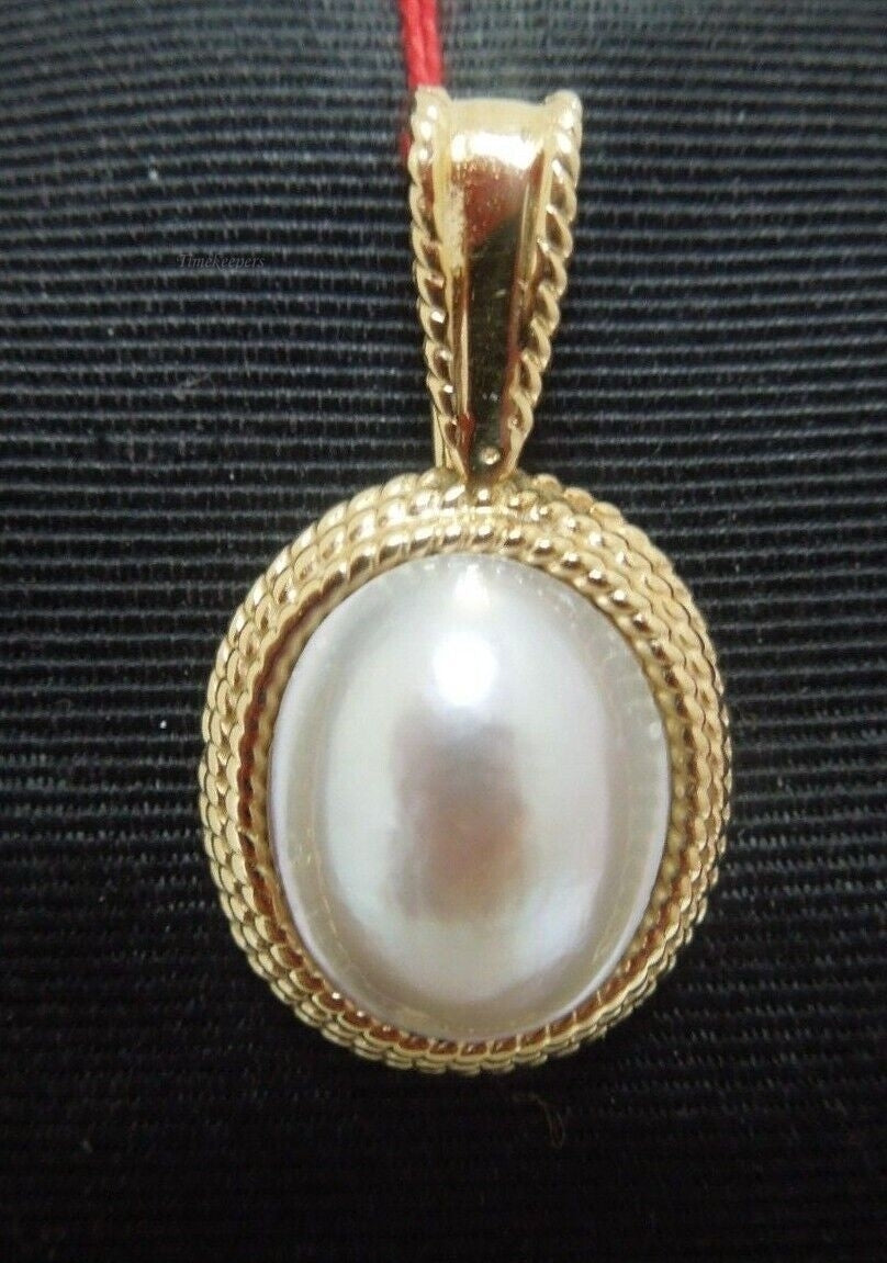 r941 (14kt) Yellow Gold Mother of Pearl Beautiful Pendant Signed 5.9g Beautiful 