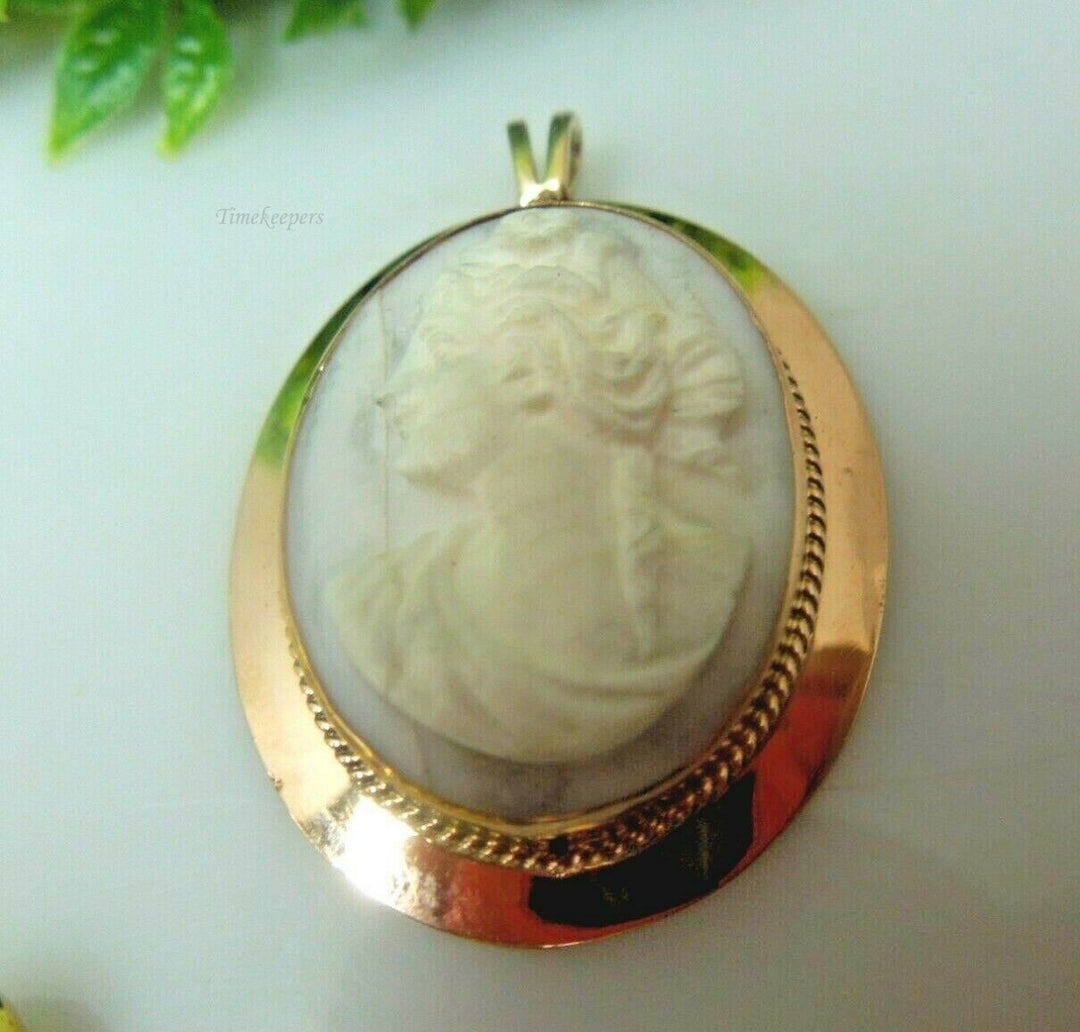 q530 Vintage Ladies 10kt Yellow Gold Cameo Pendant Charm