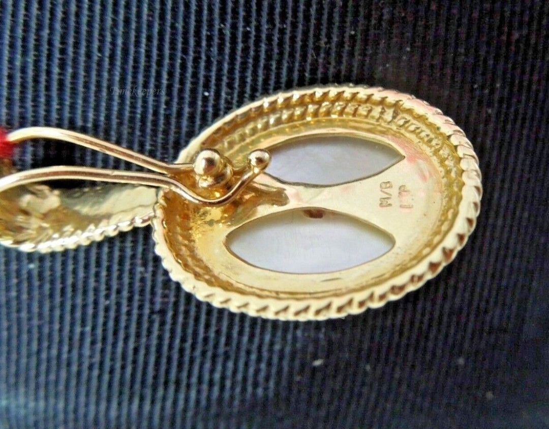 r941 (14kt) Yellow Gold Mother of Pearl Beautiful Pendant Signed 5.9g Beautiful 