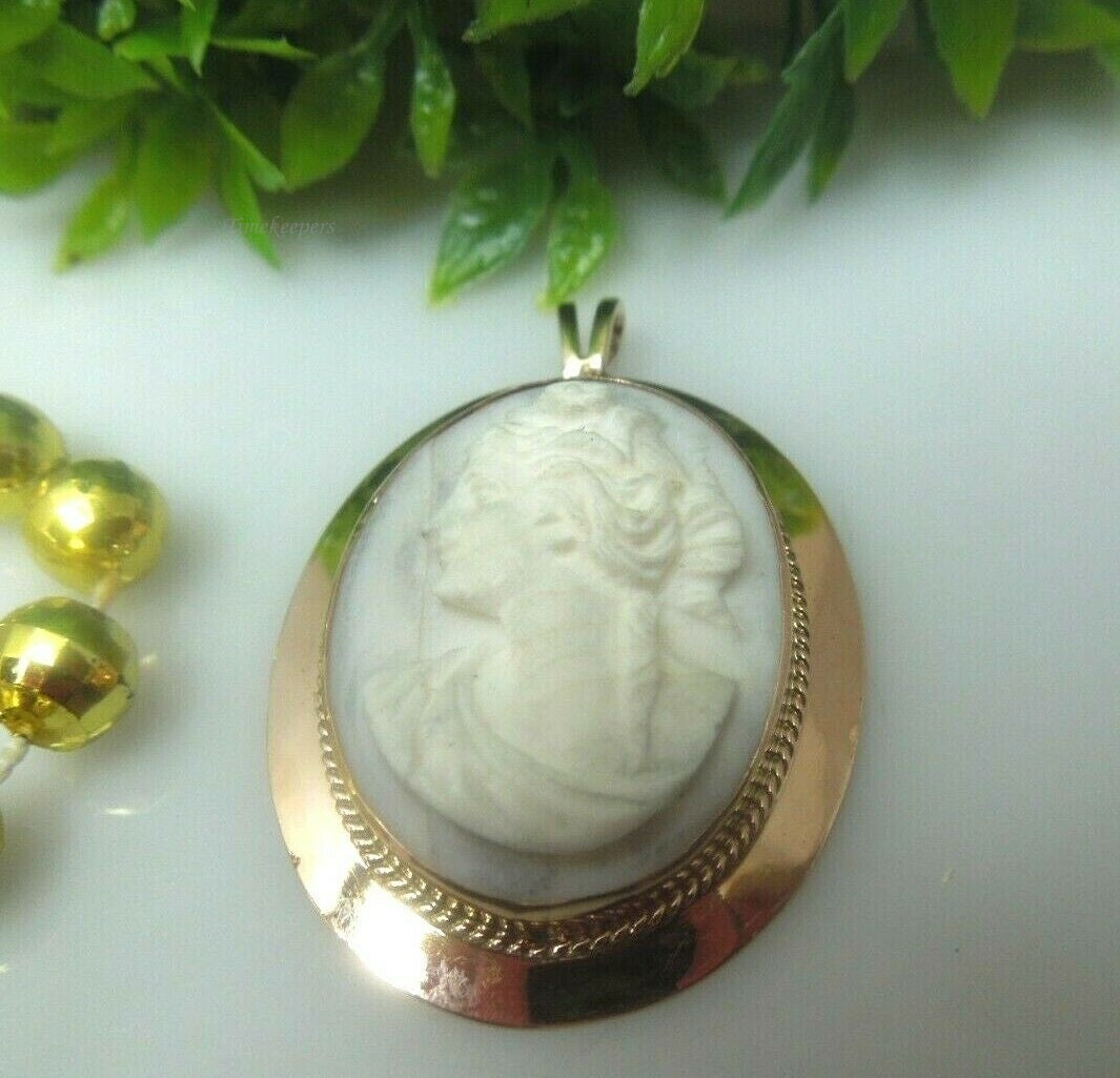 q530 Vintage Ladies 10kt Yellow Gold Cameo Pendant Charm