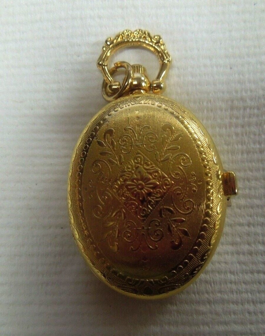 r867 Vintage Oval Etched Quartz Clock Gold tone Pendant Rare