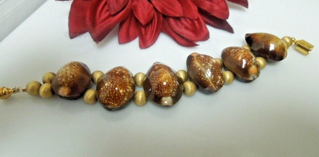 r820 Vintage Handmade Brown White Snail Shell Wood Mounted Bracelet  