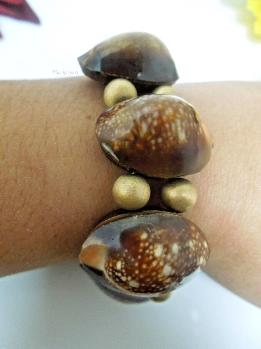 r820 Vintage Handmade Brown White Snail Shell Wood Mounted Bracelet  