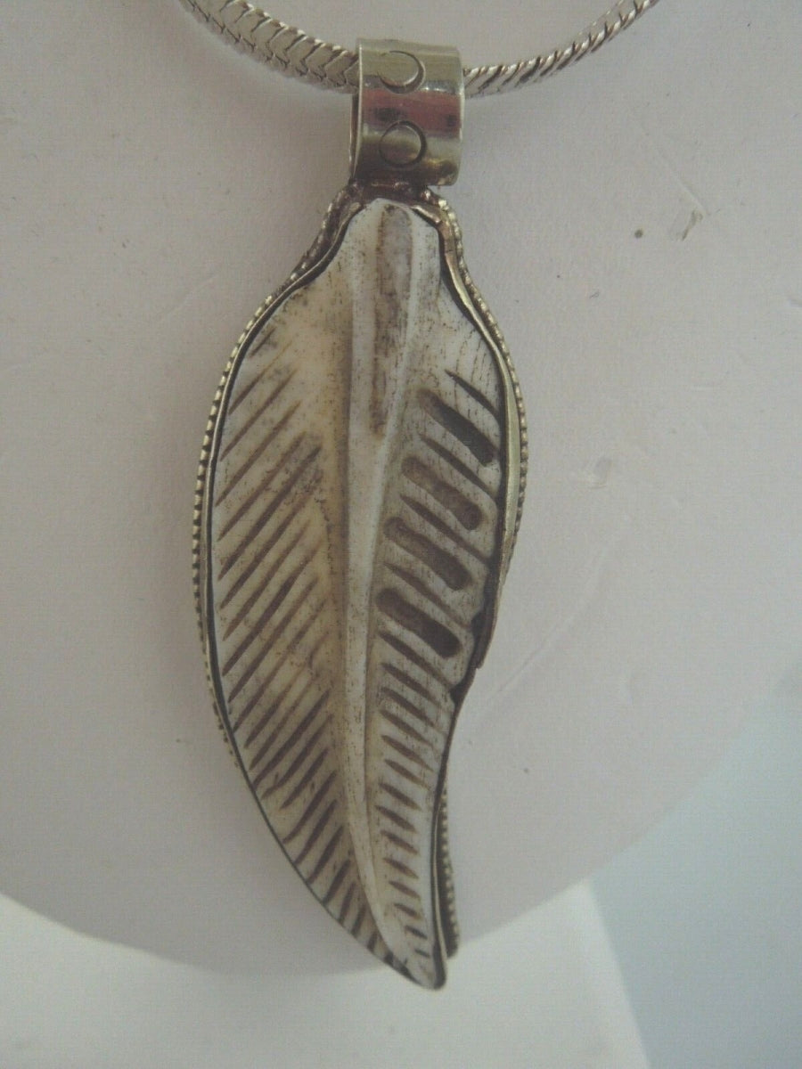 r463 Sterling Silver Herringbone Chain and leaf shaped reversible Pendant Signed Made In Italy 21"