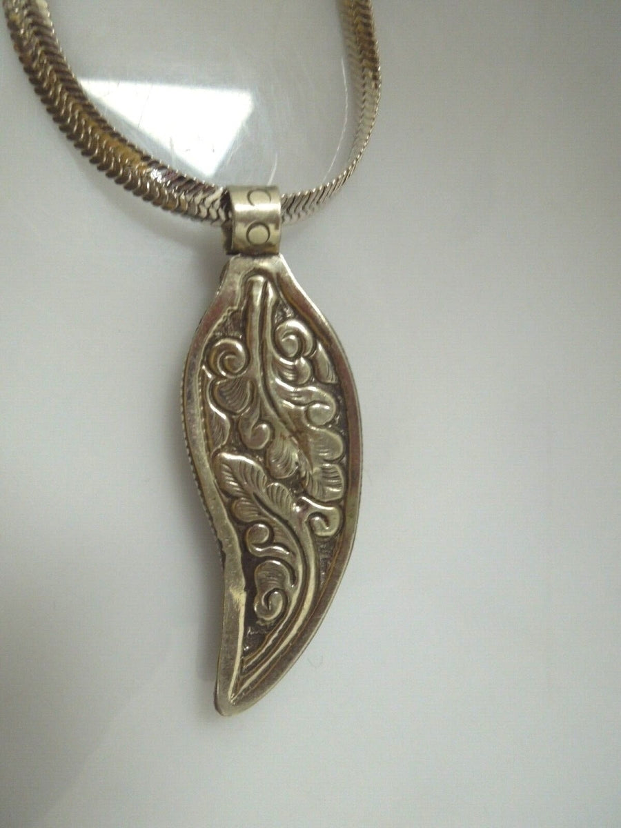 r463 Sterling Silver Herringbone Chain and leaf shaped reversible Pendant Signed Made In Italy 21"